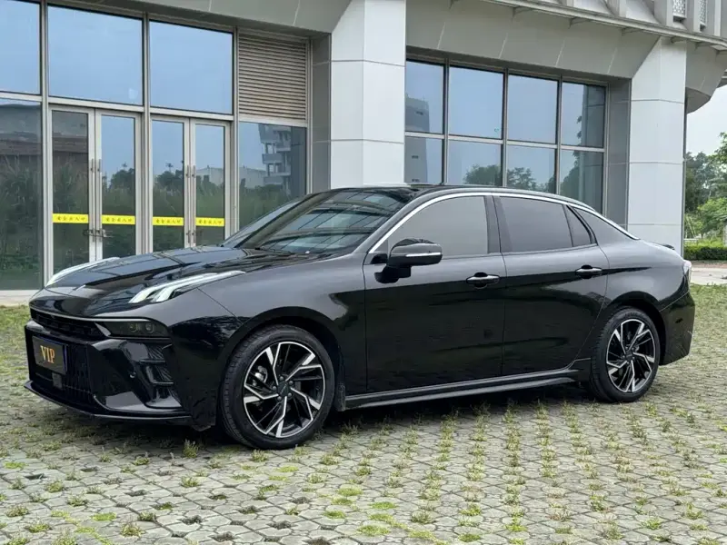 Lynk & Co 03
