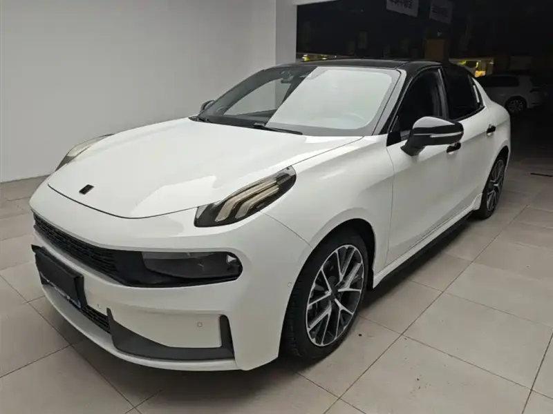 Lynk & Co 03