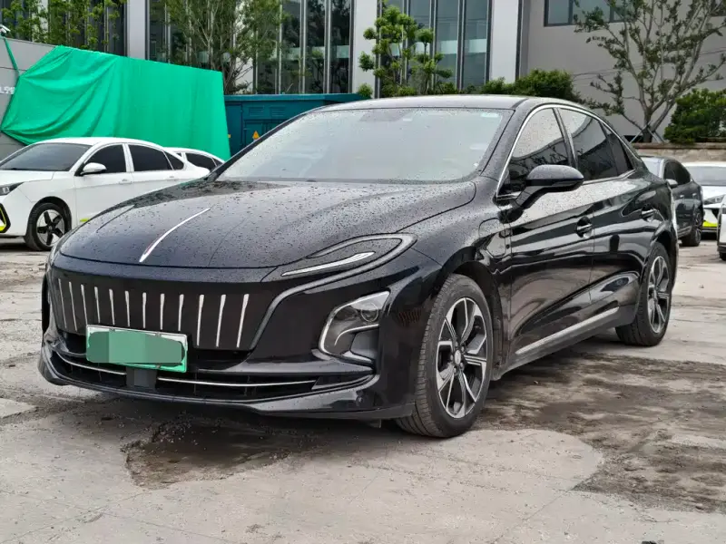 Hongqi E-QM5