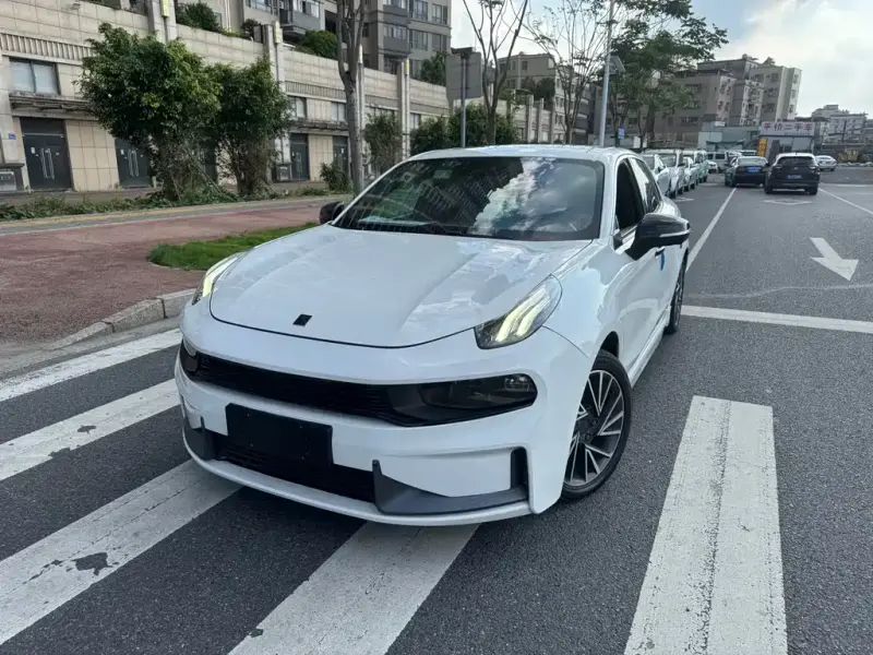 Lynk & Co 03
