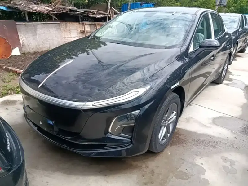 Hongqi E-QM5