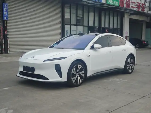 NIO ET5