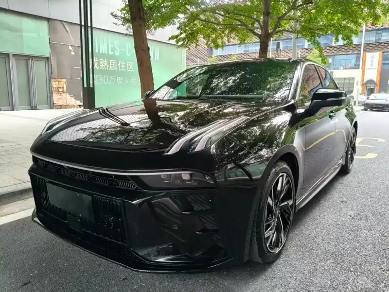 Lynk & Co 03