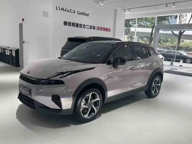 Lynk & Co 06
