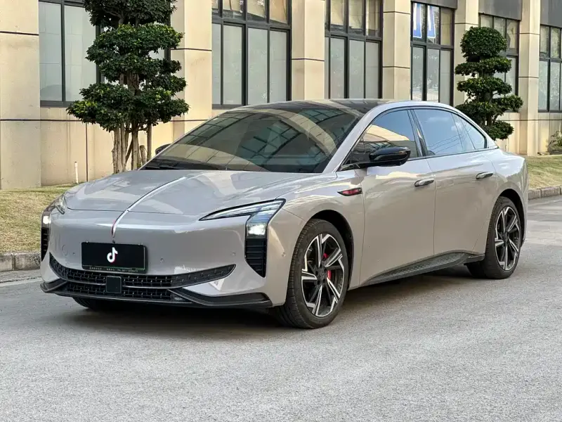Hongqi EH7