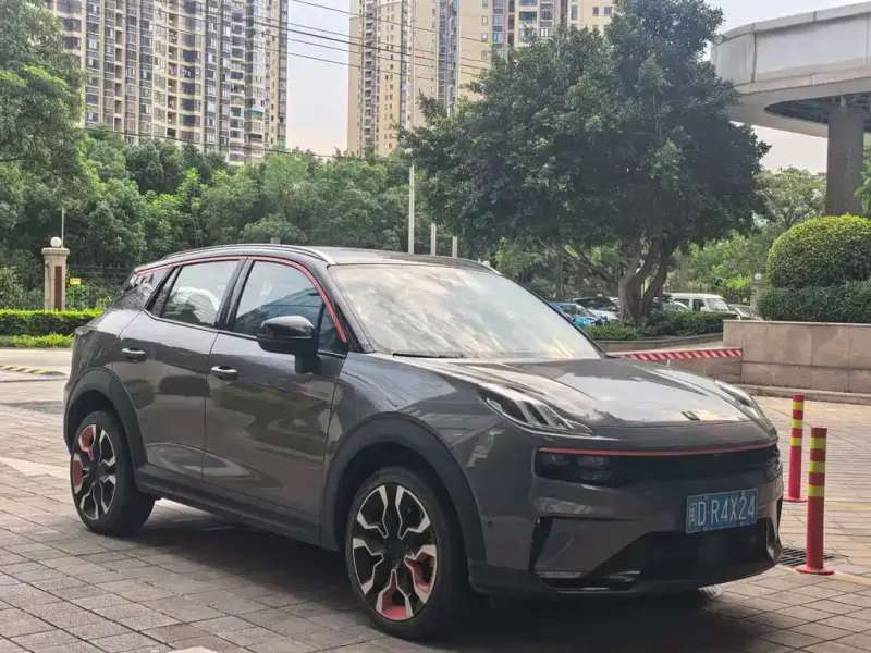 Lynk & Co 06