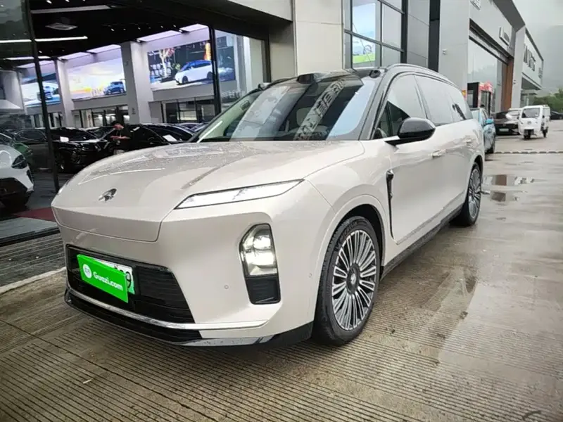 NIO ES8