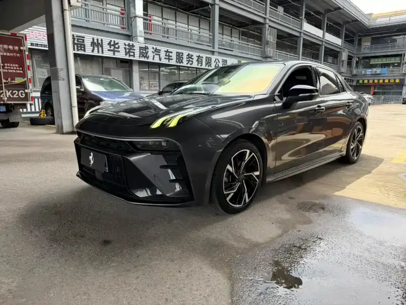 Lynk & Co 03