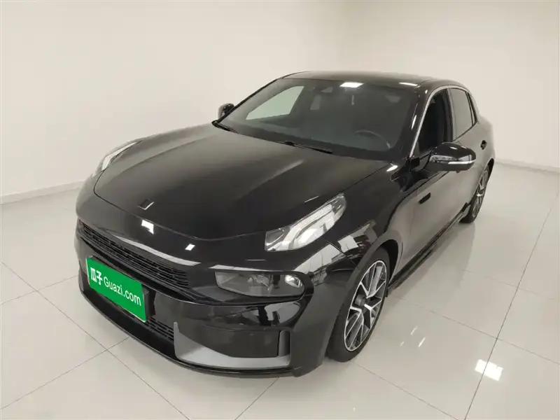 Lynk & Co 03