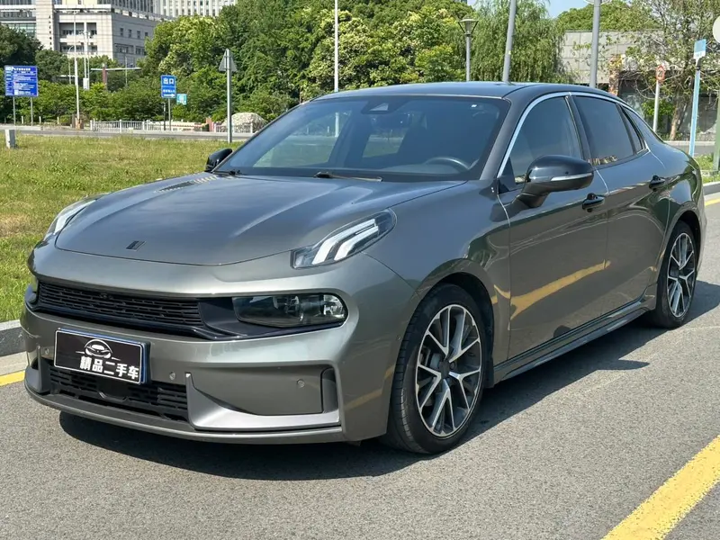 Lynk & Co 03