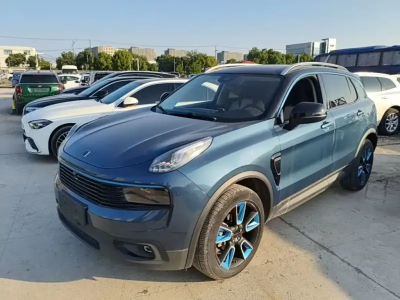 Lynk & Co 01