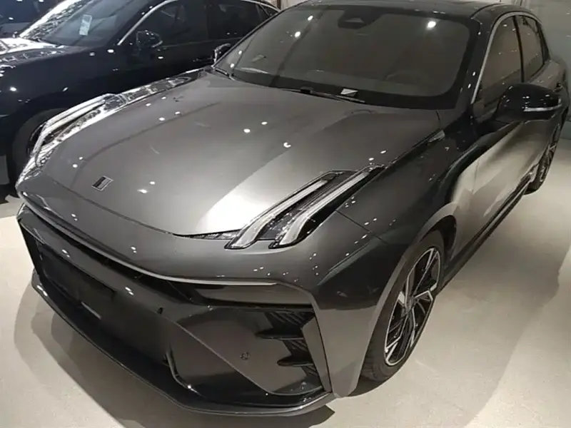 Lynk & Co 03