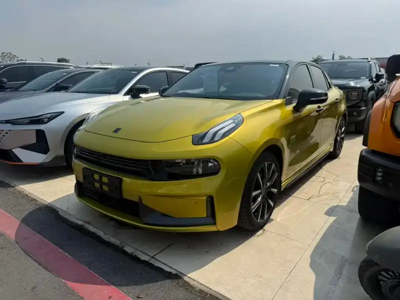 Lynk & Co 03