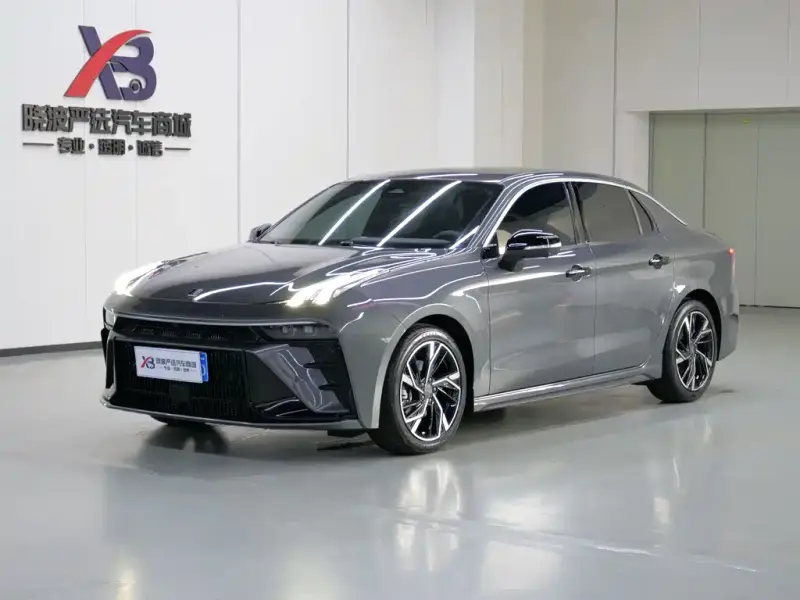 Lynk & Co 03