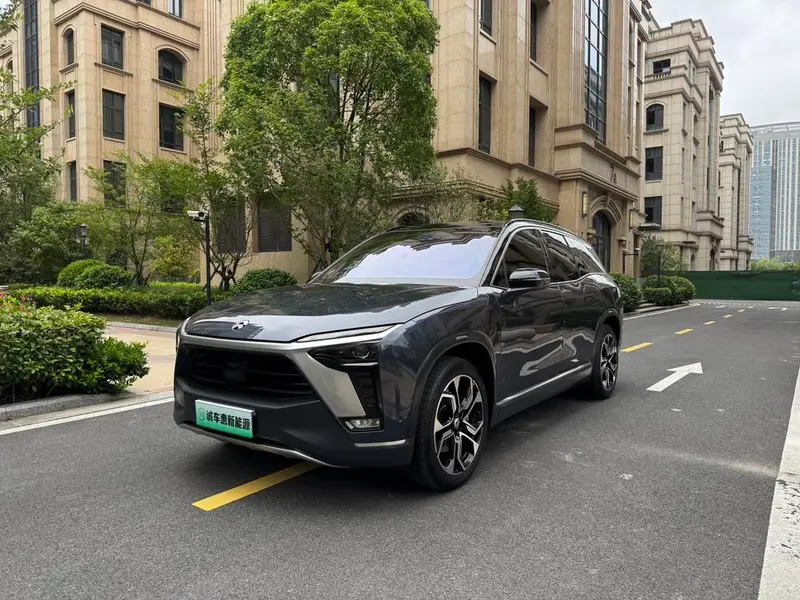 NIO ES8
