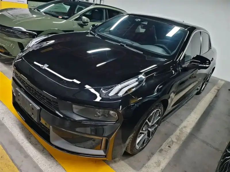 Lynk & Co 03