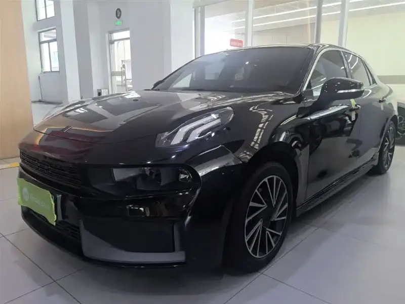 Lynk & Co 03