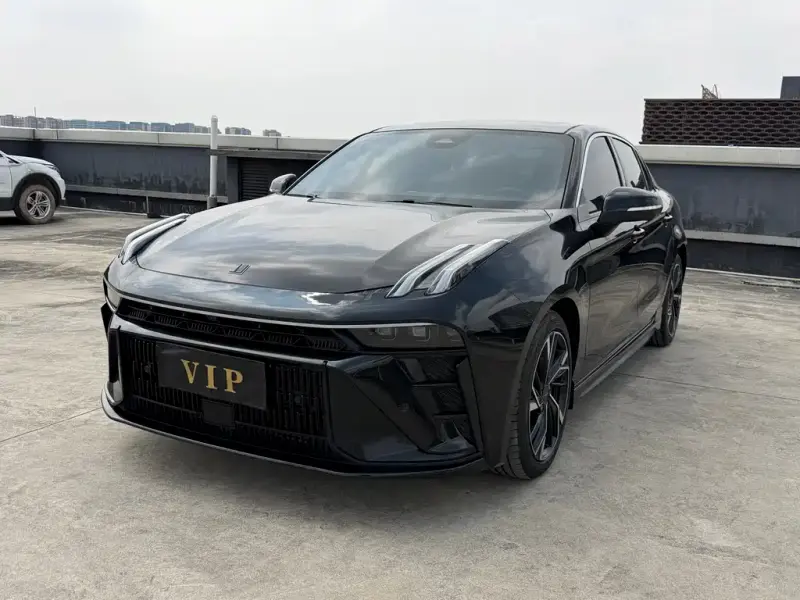 Lynk & Co 03