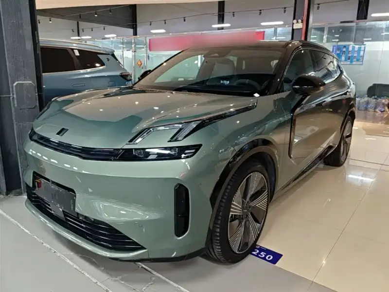 Lynk & Co 08 EM-P