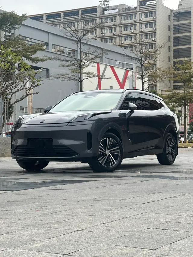 Lynk & Co 08 EM-P