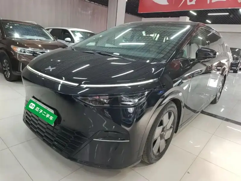XPeng X9