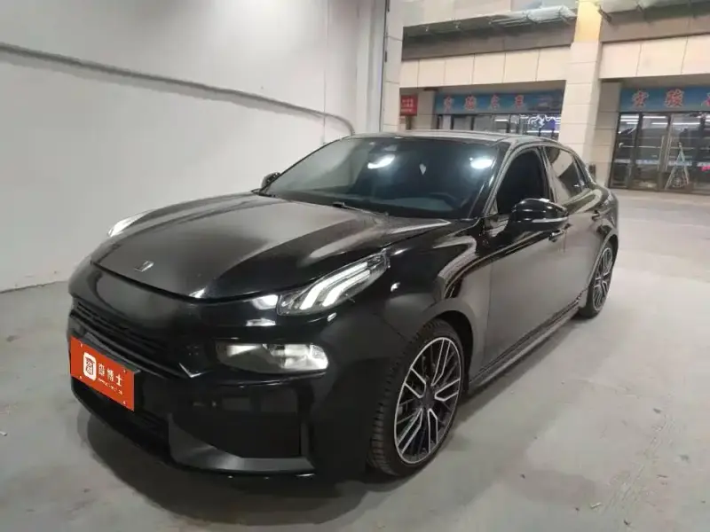 Lynk & Co 03