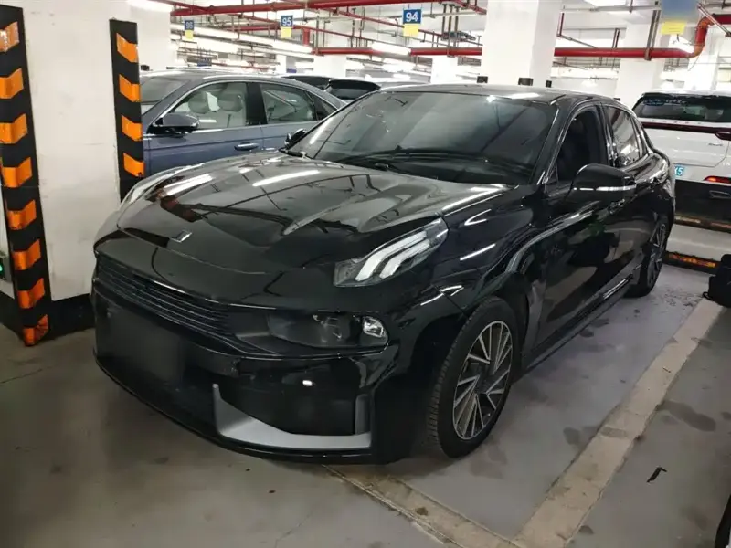 Lynk & Co 03