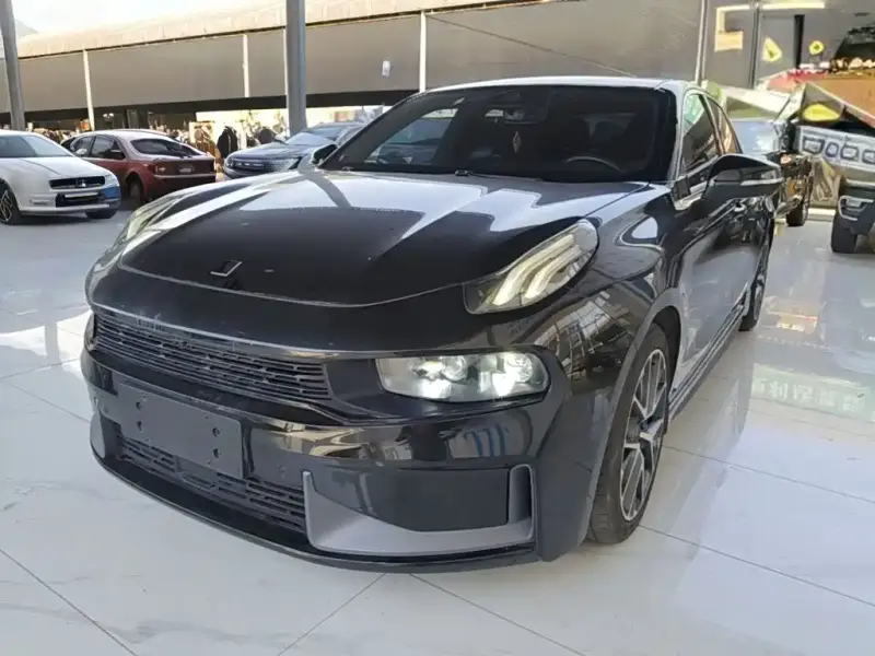 Lynk & Co 03