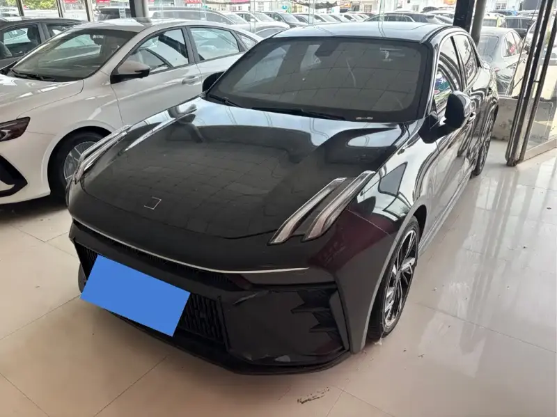 Lynk & Co 03