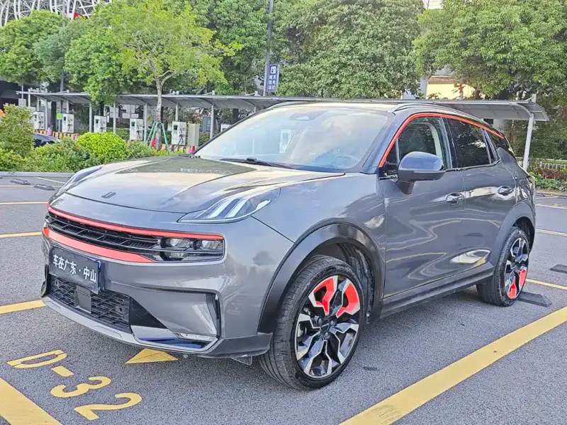 Lynk & Co 06