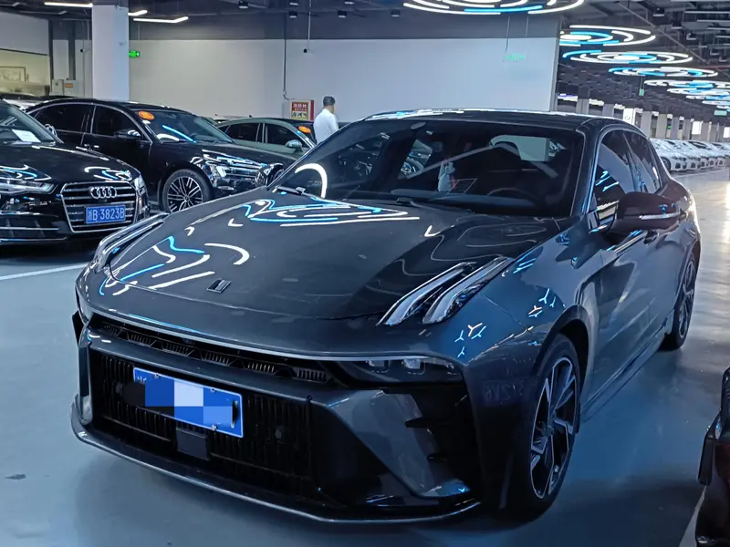 Lynk & Co 03