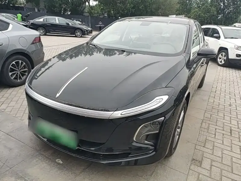 Hongqi E-QM5