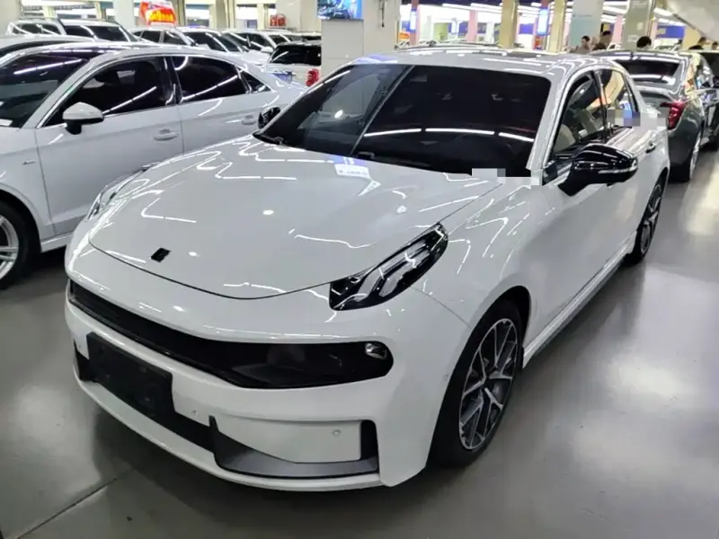 Lynk & Co 03