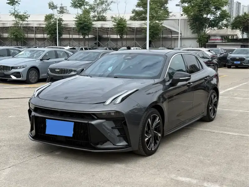 Lynk & Co 03