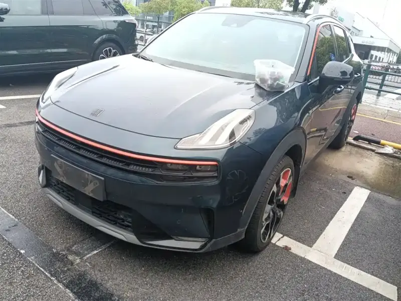 Lynk & Co 06