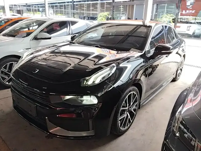 Lynk & Co 03