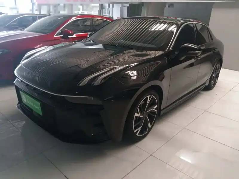 Lynk & Co 03