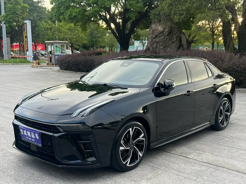 Lynk & Co 03