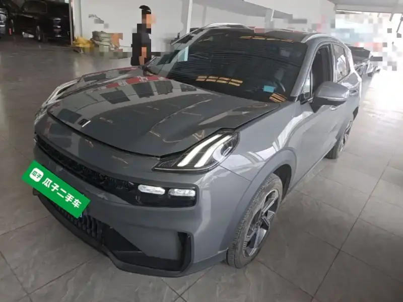 Lynk & Co 06