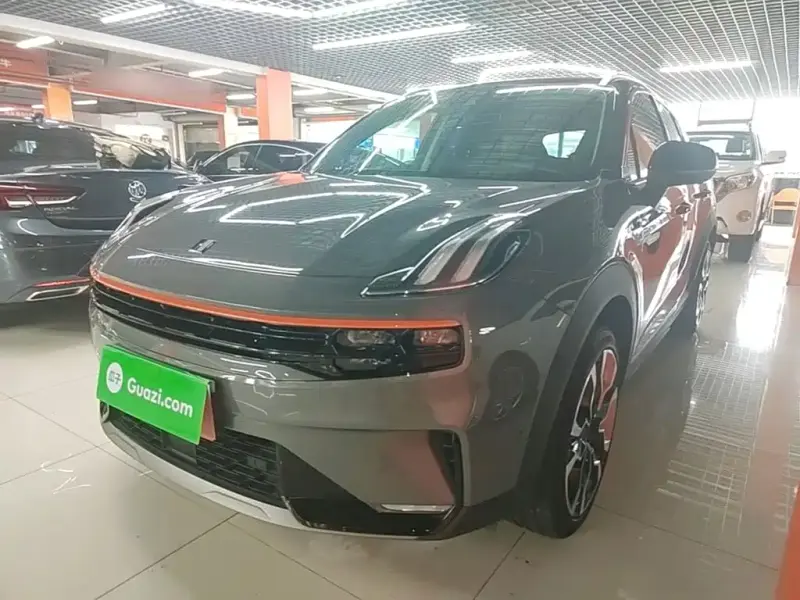 Lynk & Co 06