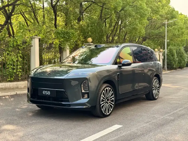 NIO ES8