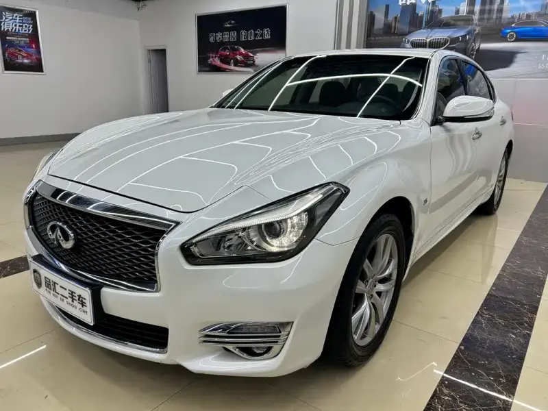 Infiniti Q70