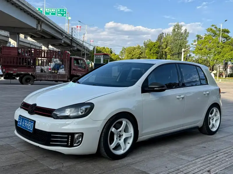 Volkswagen Golf GTI