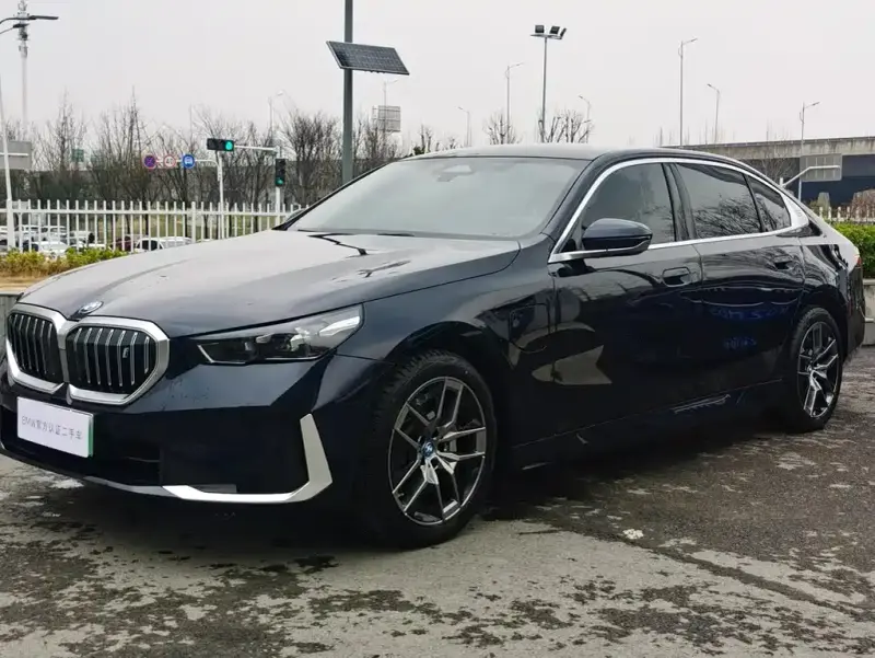 BMW i5