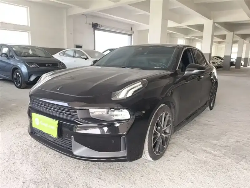 Lynk & Co 03