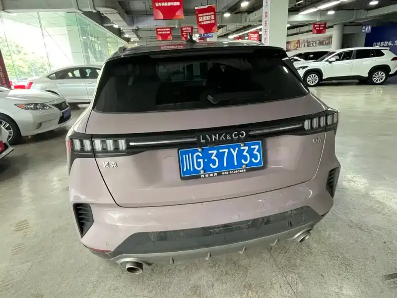Lynk & Co 06