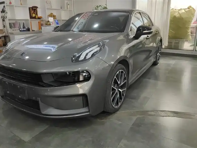 Lynk & Co 03
