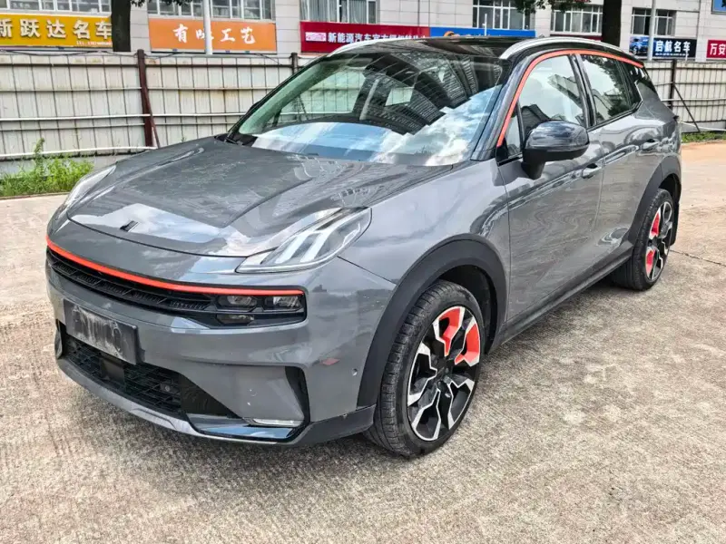 Lynk & Co 06