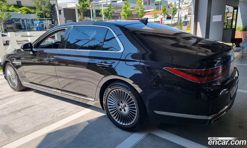 Genesis G90
