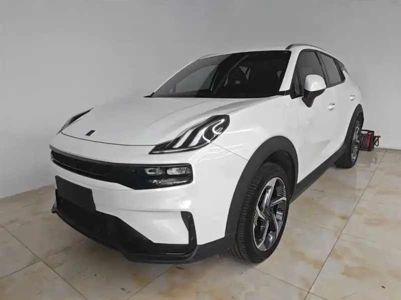 Lynk & Co 06